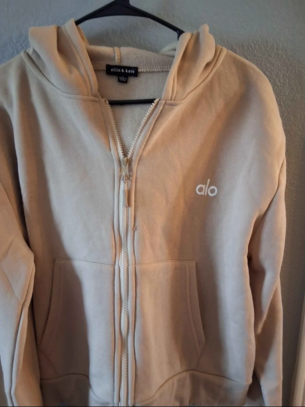 ALO Yoga Beige Hoodie and Sweatpants Set - Picture 3 of 4